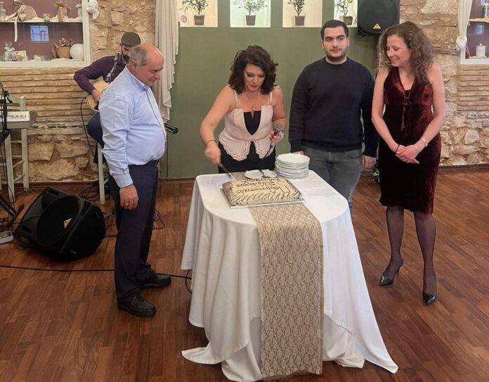 Κοσμοσυρροή στην κοπή πίτας του Πολιτιστικού Συλλόγου Κομιτάτων