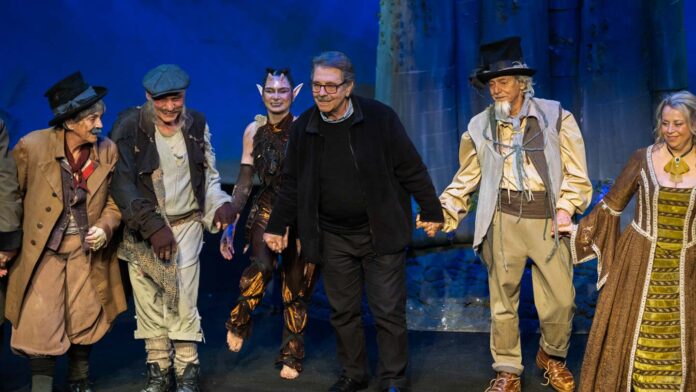 Το “ευχαριστώ” του σκηνοθέτη Πάνου Βαρδάκου για την παράσταση “Όνειρο καλοκαιρινής νύχτας”