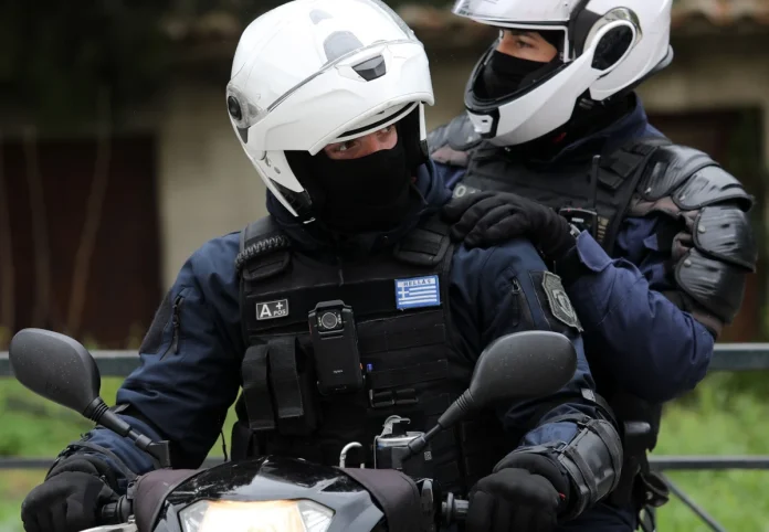 Μπήκαν κάμερες στις στολές της Αστυνομίας – Οι 7 περιοχές της Αττικής που κυκλοφορούν