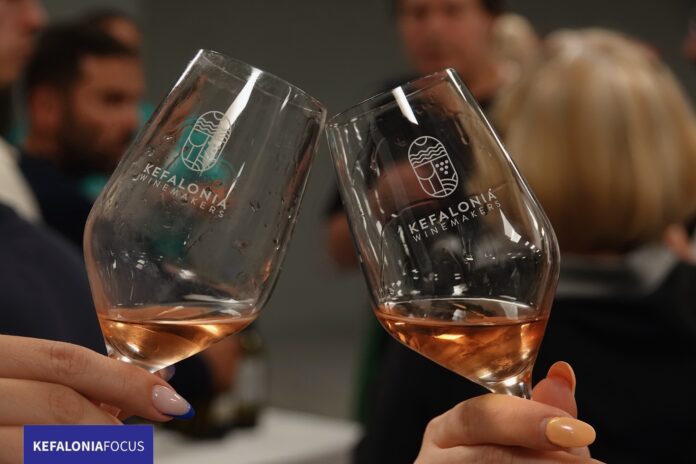 Οινογνωσία Κεφαλονίτικων Οίνων από τον Σύνδεσμο Οινοποιών Κεφαλονιάς στο θέατρο Αργοστολίου!