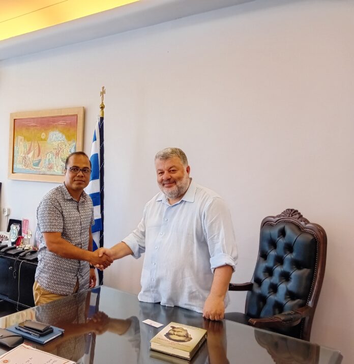 O επιτετραμμένος σύμβουλος της Πρεσβείας του Μπανγκλαντές στο Δήμο Αργοστολίου.