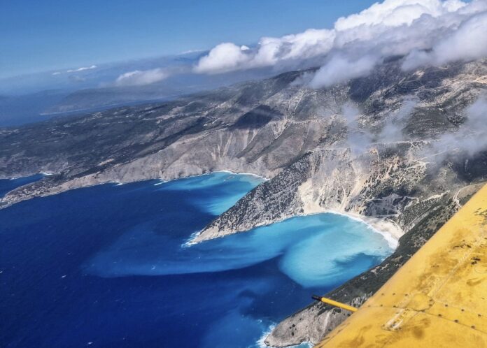 Όταν η φύση ζωγραφίζει…τα πιο όμορφα χρώματα του φουρτουνιασμένου Μύρτου