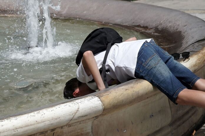 Καιρός: Σε κλοιό καύσωνα και σκόνης η Ελλάδα