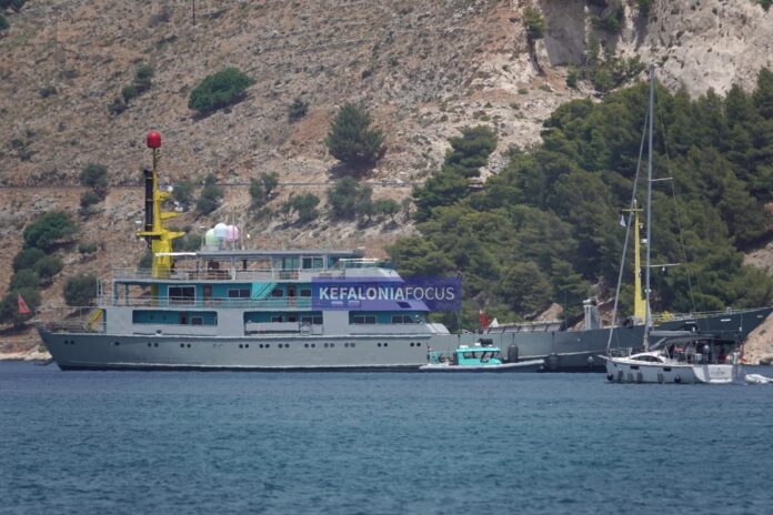 Η θαλαμηγός MY BROTHER BRANCUSI του JEAN PIGOZZI ιδιοκτήτη της Γαλλικής μάρκας αυτοκινήτων Simca στο Αργοστόλι