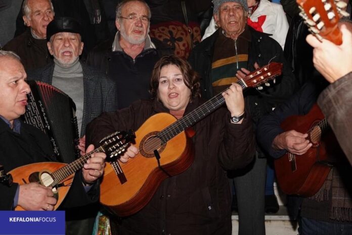 Καλοκαιρινές περατζάδες από τη Χορωδία και Μαντολινάτα Αργοστολίου