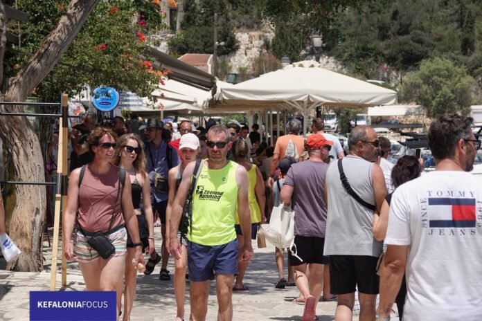 Ο Ηλίας Μπεριάτος κρούει τον κώδωνα του κινδύνου για τις συνέπειες του άναρχου τουρισμού στο νησί μας