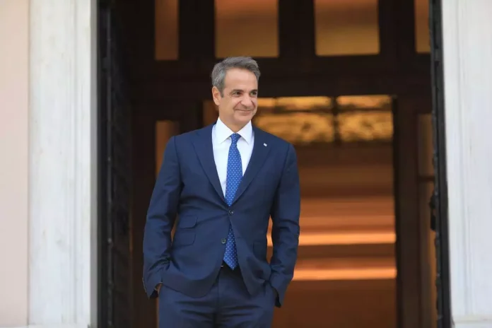 Κυριάκος Μητσοτάκης :Η «εβδομαδιαία ανασκόπηση» ως κυβερνητικό αφήγημα— παροχές, εξοπλισμοί και προειδοποιήσεις προς την κοινωνία