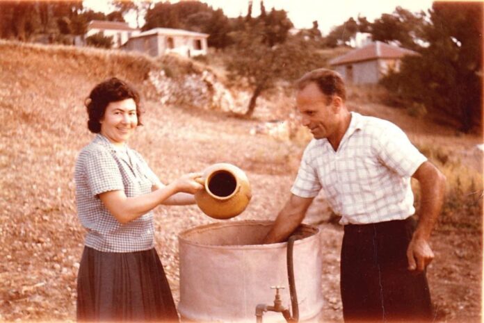 Πώς βρήκε στέγη μια δασκάλα στην Κεφαλονιά των σεισμών του 53:Γράφει ο Ηλίας Τουμασάτος