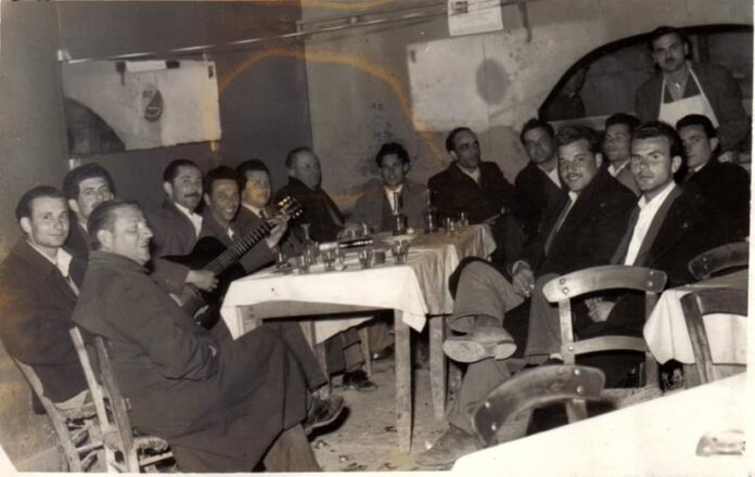 Στα μουσικά δρώμενα της αριεττοκανταδόρικης παράδοσης του Ληξουρίου.Το Ωδικό Συγκρότημα του Αθανασίου Σταθάτου