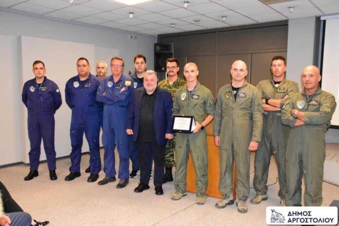 O Δήμος Αργοστολίου βράβευσε τους ανθρώπους του Κλιμακίου της 359 ΜΑΕΔΥ στην Κεφαλονιά.