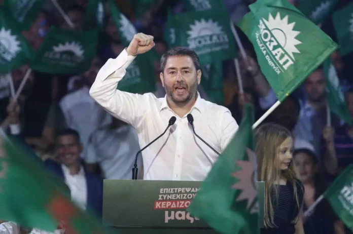 Πανηγυρική επανεκλογή Ανδρουλάκη στο ΠΑΣΟΚ με διαφορά 20 μονάδων από το Δούκα