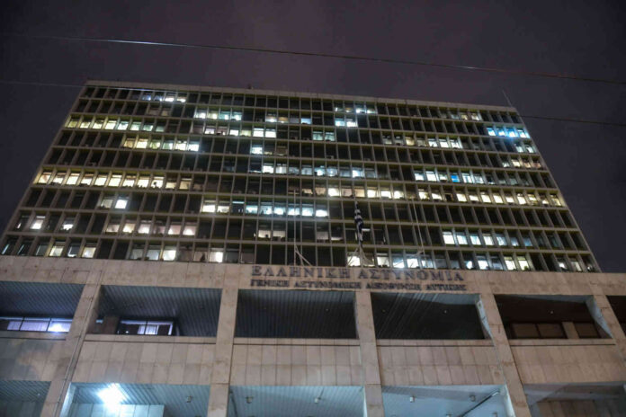 Από αστυνομικός της χρονιάς στο κύκλωμα που πουλούσε προστασία – Ποια είναι η 37χρονη