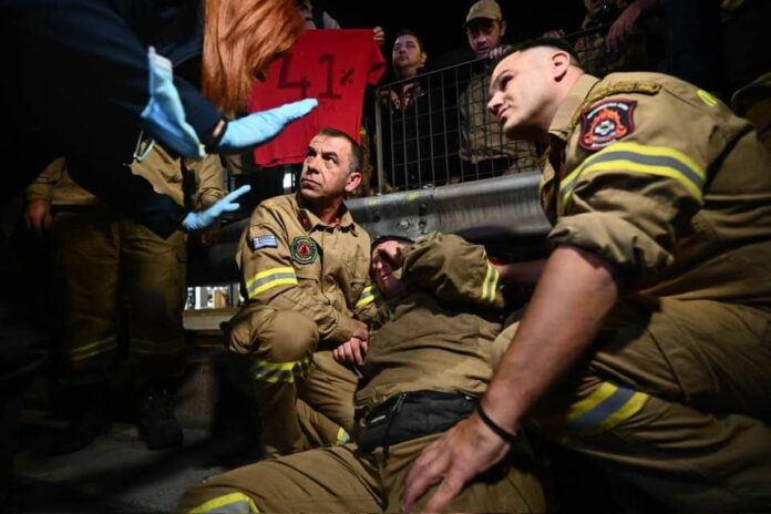 Οι πυροσβέστες είναι εποχικοί, άρα τον χειμώνα τους δέρνουμε