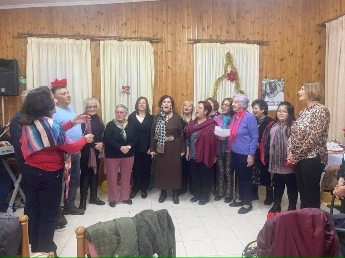 Η όμορφη εορταστική εκδήλωση για τις γιορτές των Χριστουγέννων στο ΚΑΠΗ