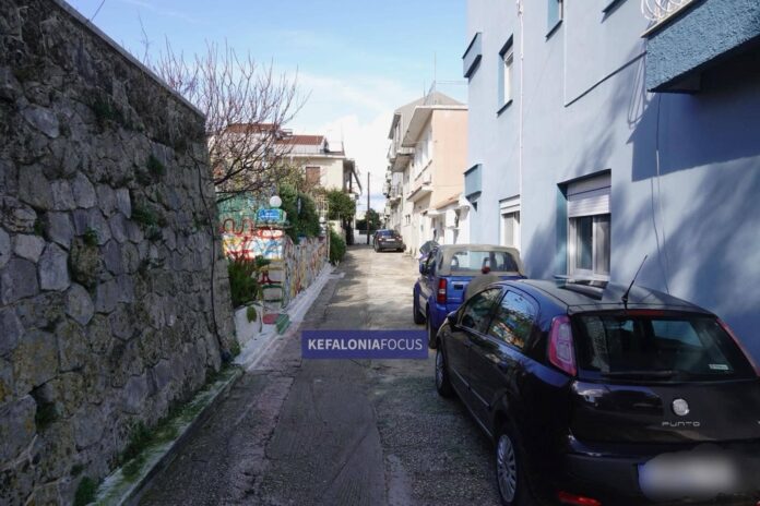 Αργοστόλι:Μπλοκαρισμένη η οδός Ντέριγκ για ασθενοφόρο και πυροσβεστική