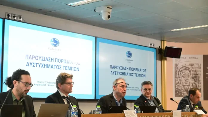 ΕΟΔΑΣΑΑΜ για Τέμπη: Πιθανή η ύπαρξη άγνωστου μέχρι στιγμής καυσίμου – Live η παρουσίαση του πορίσματος