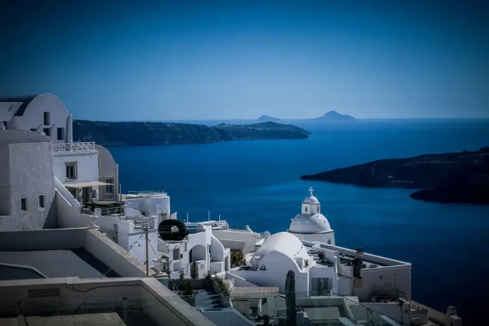 Σαντορίνη παντού… γιατί περίσσεψε πιά το λάθος… και δε καλύπτεται… αλλά ξεχύνεται από παντού.