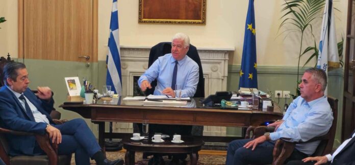 Συνάντηση Περιφερειάρχη με Δημάρχους & μέλη ΠΕΔΙΝ για τη διαχείριση υδάτινων πόρων στο Ιόνιο.
