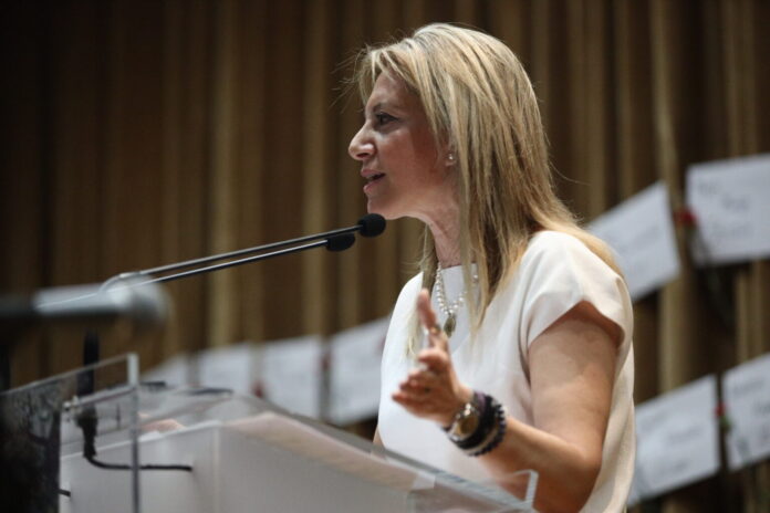 Καρυστιανού: Ευθείες βολές κατά του Κυριάκου Μητσοτάκη στο Πάντειο