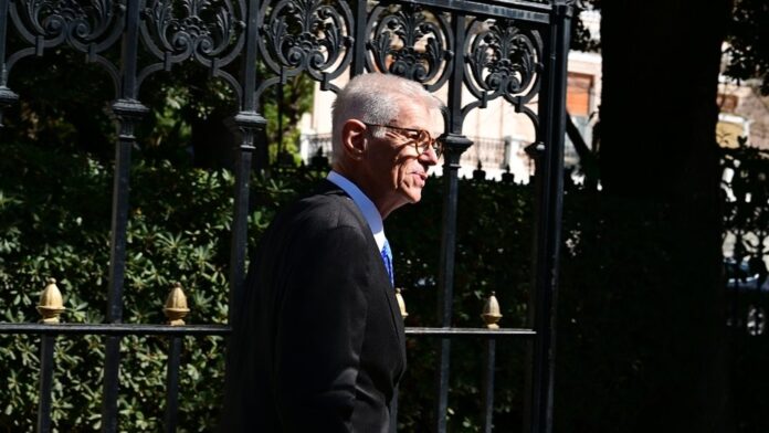 Είσοδος και ταχύτατη έξοδος Α. Δοξιάδη από την κυβέρνηση: Παρασκήνιο και αμηχανία στο Μαξίμου