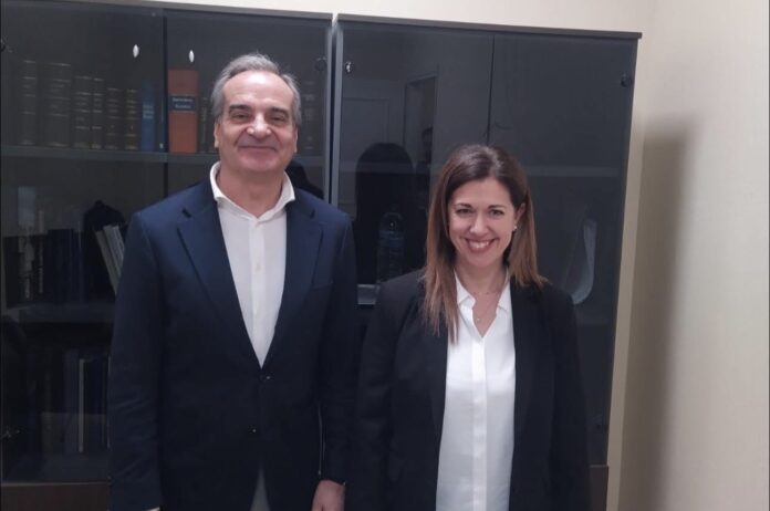 Συνάντηση της Αντιπεριφερειάρχη Επιχειρηματικότητας Ελένης Παπαναστασάτου με τον νέο πρόεδρο του επιμελητηρίου Κέρκυρας