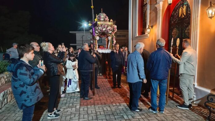 Με κατάνυξη έγινε η Περιφορά του Επιταφίου στον Πόρο Κεφαλονιάς!