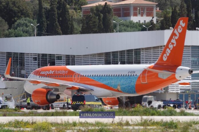 Ταλαιπωρία για τους τουρίστες του Οκτωβρίου λόγω ακύρωσης πτήσης της easyJet στο αεροδρόμιο Κεφαλονιάς