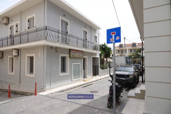 Αργοστόλι :Επικίνδυνες καταστάσεις στην οδό Κρασσά-Όχημα μεταφορικής εταιρείας χτύπησε 86χρονη τυφλή γυναίκα