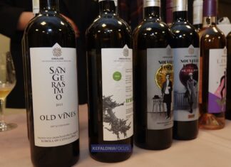 Οινογνωσία Κεφαλονίτικων Οίνων από τον Σύνδεσμο Οινοποιών Κεφαλονιάς στο θέατρο Αργοστολίου!