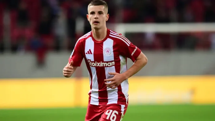 Ο Χρήστος Μουζακίτης του Ολυμπιακού βρέθηκε στο παγκόσμιο top10 με τους κορυφαίους αμυντικούς μέσους κάτω των 20 ετών