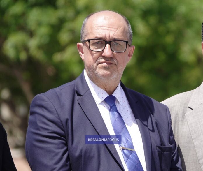 Δ/ντης Δ/θμιας Εκπαίδευσης Μιλτιάδης Μελισσάς:Συνεχίζουμε να συνεργαζόμαστε στενά, ώστε μέσα από τις γιορτές και τα σύμβολα να έρχονται ζωντανά οι ιστορικές αξίες