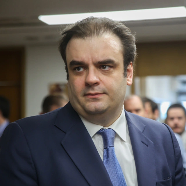 Πιερρακάκης: Την υποχρεωτική καταβολή ενοικίων μέσω τραπεζών εξετάζει η κυβέρνηση