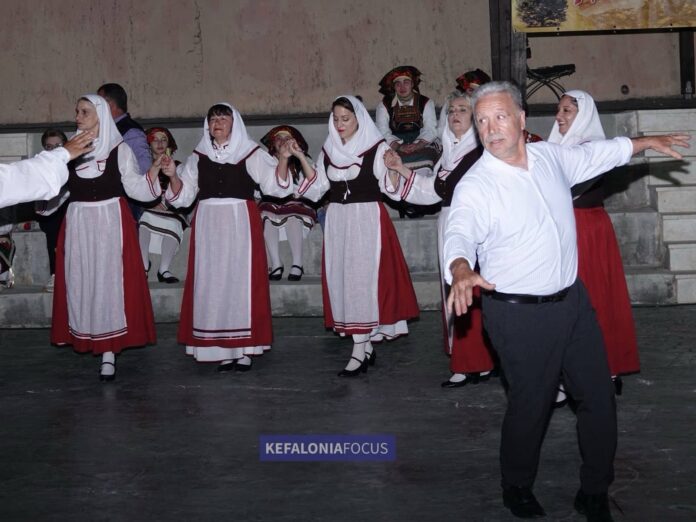 Σεμινάριο παραδοσιακών χορών στο Θέατρο «Δόρα Στράτου» από τον Δημήτρη Μαντζουράτο
