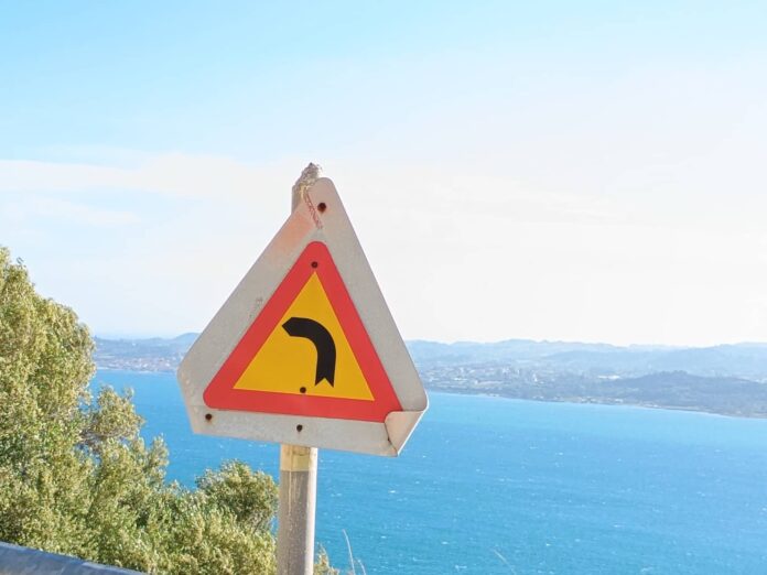 Απίστευτα και όμως ελληνικά! Νέα πειραματική πινακίδα κυκλοφορίας