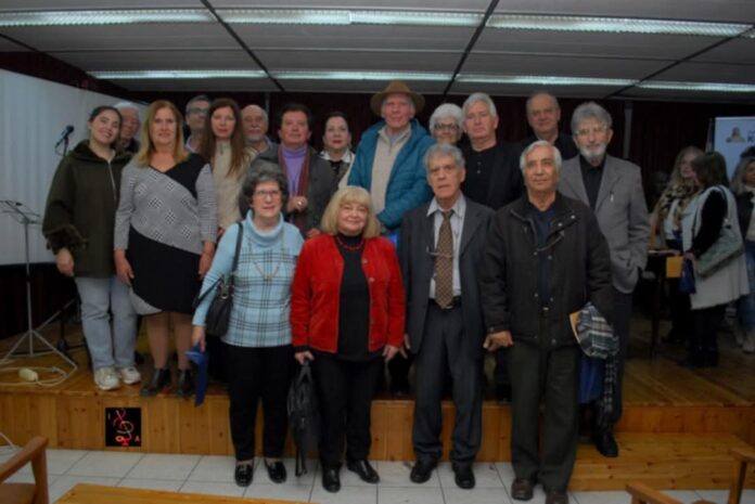 «Ένα καράβι από λέξεις μας σώζει»-Κυκλοφόρησε η νέα ποιητική συλλογή του Κώστα Καρούσου