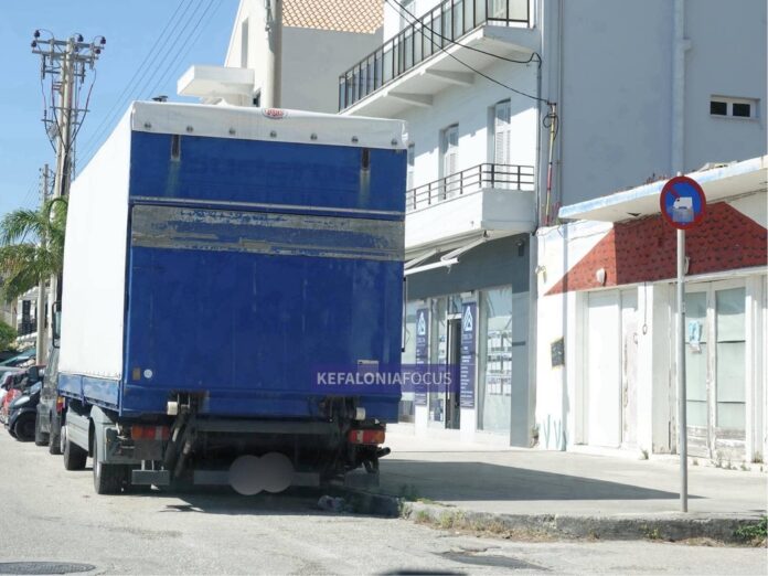 Καταγγελία για παραβίαση σήμανσης από οδηγό φορτηγού στην παραλιακή του Αργοστολίου – “Το Λιμεναρχείο δεν βλέπει;”