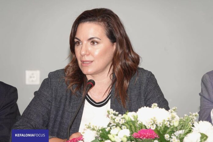 Να μας ενημερώνει η κυρία Κεφαλογιάννη πότε (πού και εάν) θα πάμε διακοπές