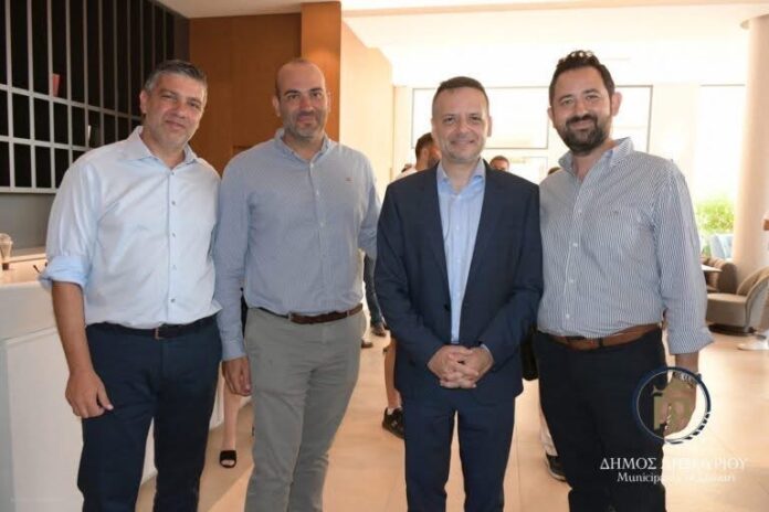 Συνάντηση Λευτέρη Κρητικού με τον Δήμαρχο Αθηναίων Χάρη Δούκα – Στο επίκεντρο οι προκλήσεις των νησιωτικών περιοχών και ο ρόλος της Αυτοδιοίκησης