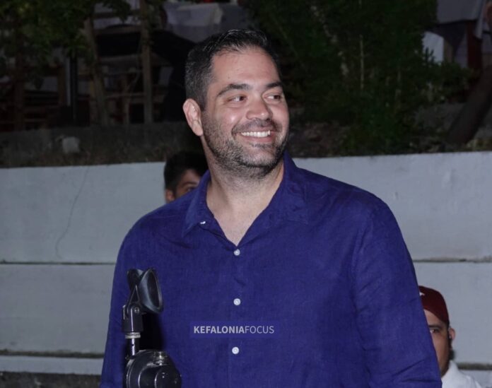 Σπύρος Μπουρμπούλης :Ένας νέος καλλιτέχνης με μελωδική φωνή που γοητεύει—Η φωνή της παράδοσης με ρίζες και ψυχή