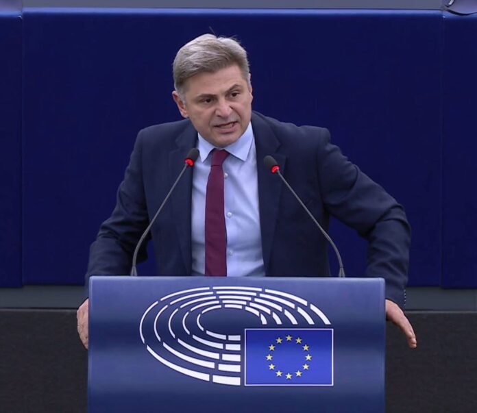 Προφανώς και εμμένω στην άποψή μου για Κυβέρνηση Ειδικού Σκοπού με στόχο την κάθαρση