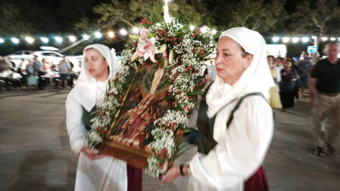 Με κατάνυξη έγινε ο Μέγας Εσπερινός και η Περιφορά της Ιερής Εικόνας του Σωτήρος στον Πόρο Κεφαλονιάς!