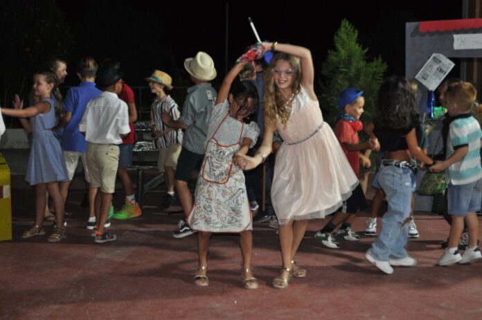 Παιδική θεατρική παράσταση στην Αγία Ειρήνη!