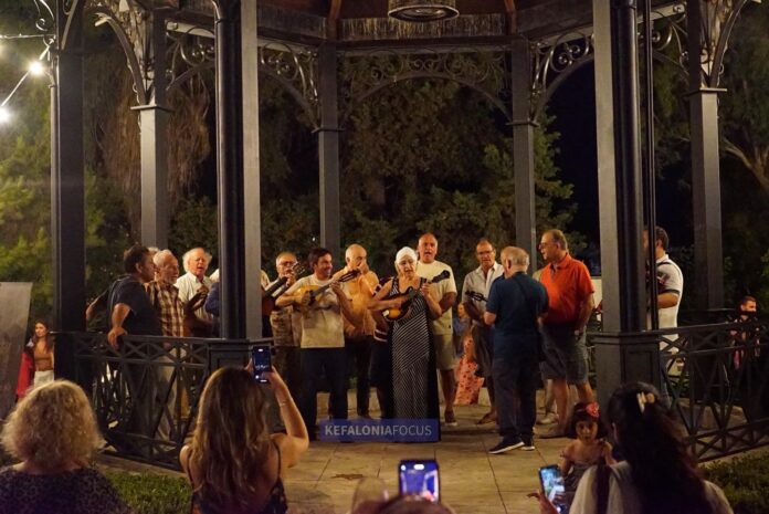 Μουσικές Περαντζάδες στο Αργοστόλι από την Χορωδία&Μαντολινάτα Αργοστολίου