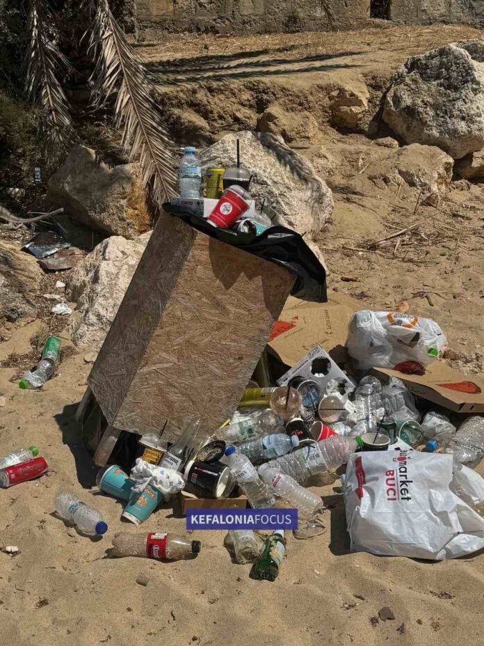 Πλατύς Γιαλός: Εικόνες που ντροπιάζουν την τουριστική εικόνα του νησιού