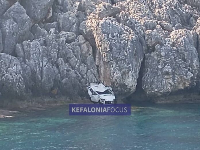 Τραγωδία στη Σκάλα Κεφαλονιάς: 23χρονος νεκρός σε τροχαίο με πτώση αυτοκινήτου στη θάλασσα