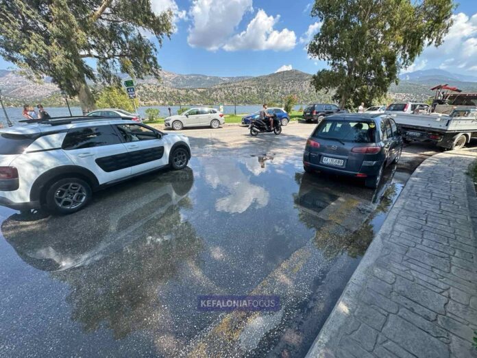 Μαύρα και καφέ λιμνάζοντα ύδατα στην περιοχή του ΚΤΕΛ και των Λυκιαρδοπουλάτων στα – Ερωτήματα για την προέλευσή τους