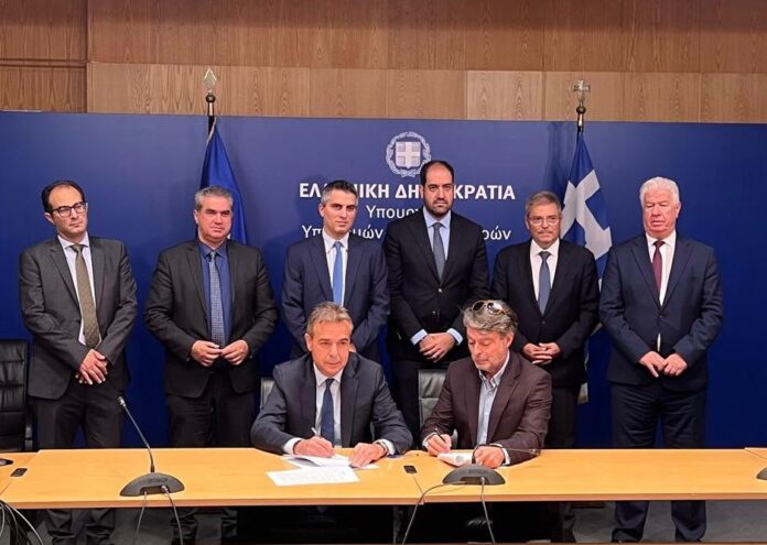 Ξεκινά η αποκατάσταση των σεισμόπληκτων εργατικών κατοικιών στο Ληξούρι – Υπογράφηκε η σύμβαση μετά από 11 χρόνια αναμονής