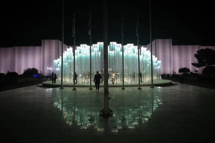 Η άμυνα ως θέαμα ή ως κοινωνική υποχρέωση;