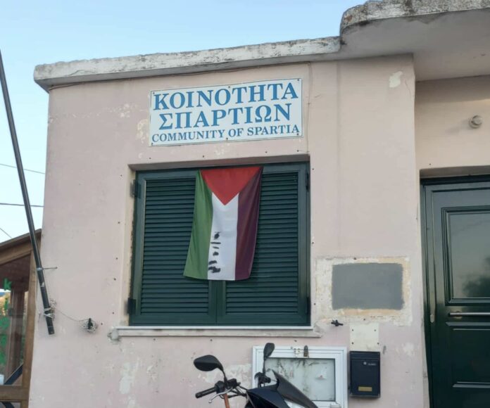 Σπαρτιά: Σημαία της Παλαιστίνης αντί της ελληνικής στο κοινοτικό γραφείο
