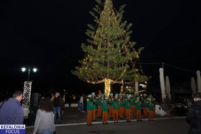 “Φωταγώγηση Χριστουγεννιάτικου Δέντρου Δήμου Σάμης”